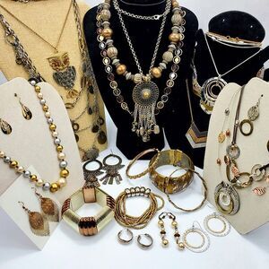 Mixed Metal Fashion Jewelry Lot Necklace Bracelet Earring Bundle 22 Pieces